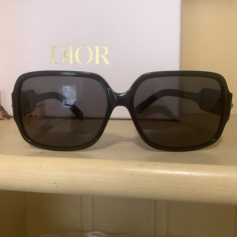 Chloe Black Square sunglasses!